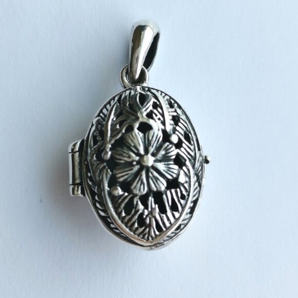 VINTAGE Sterling Silver flower filigree locket pendant - Picture 5 of 5
